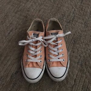Low top peach converse size 7 ✨